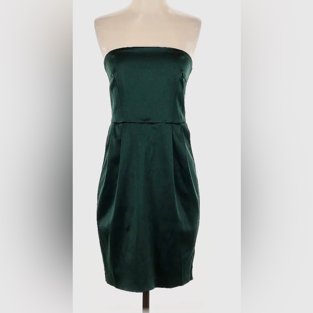 Express Strapless Kelly Green Dress. Perfect HOCO dress or semi-formal